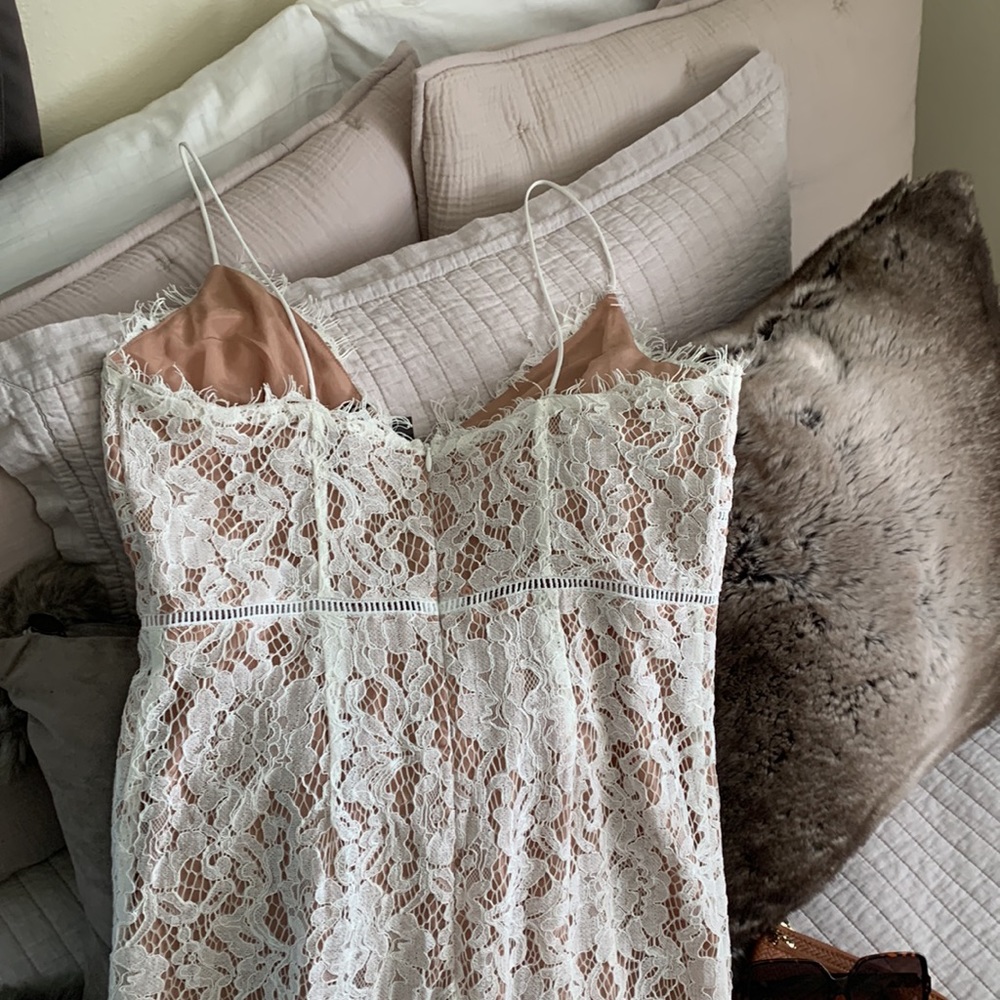 NWT Showpo Do+Be Looking Me Over Off white lace floral boho Maxi Dress large - Picture 6 of 15